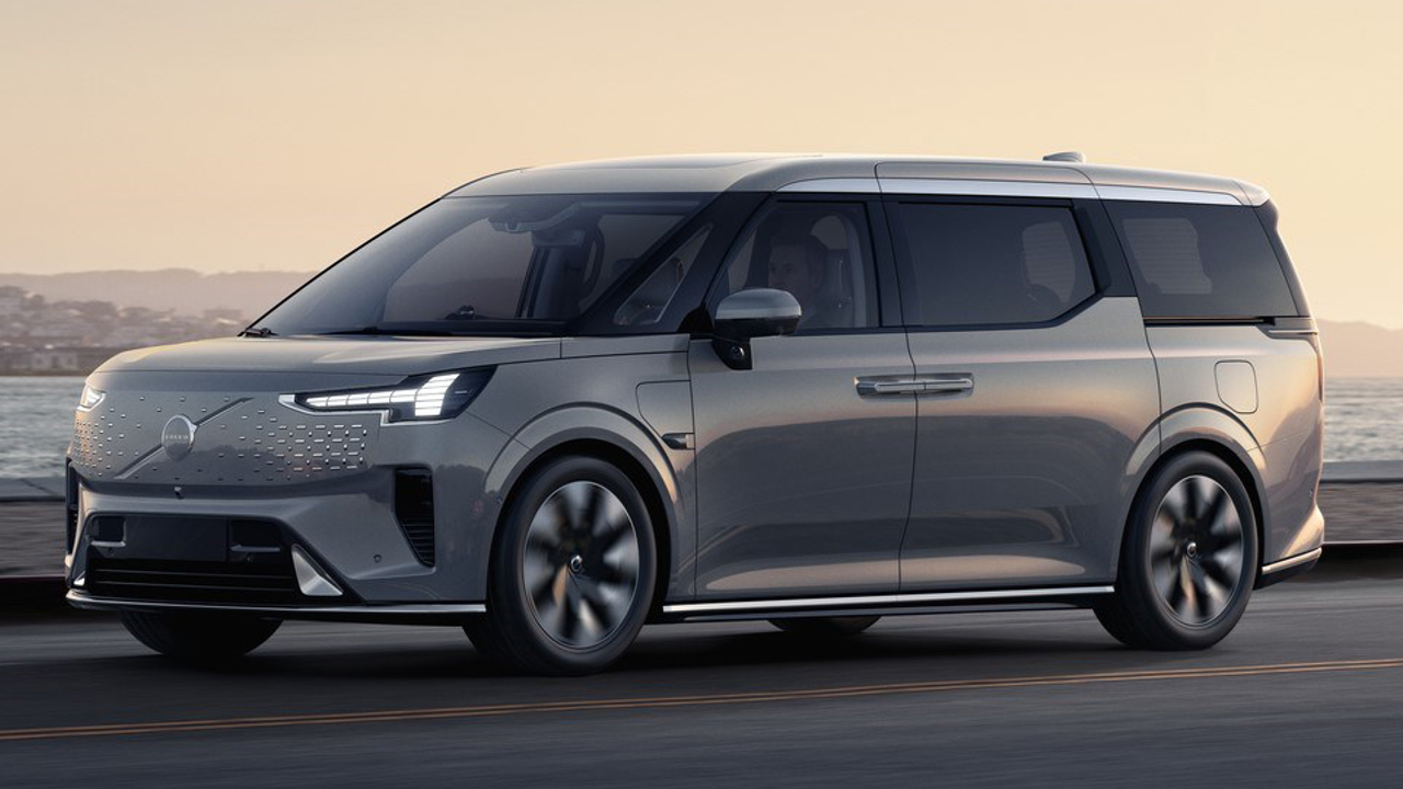 2025 Volvo EM90 roller 1