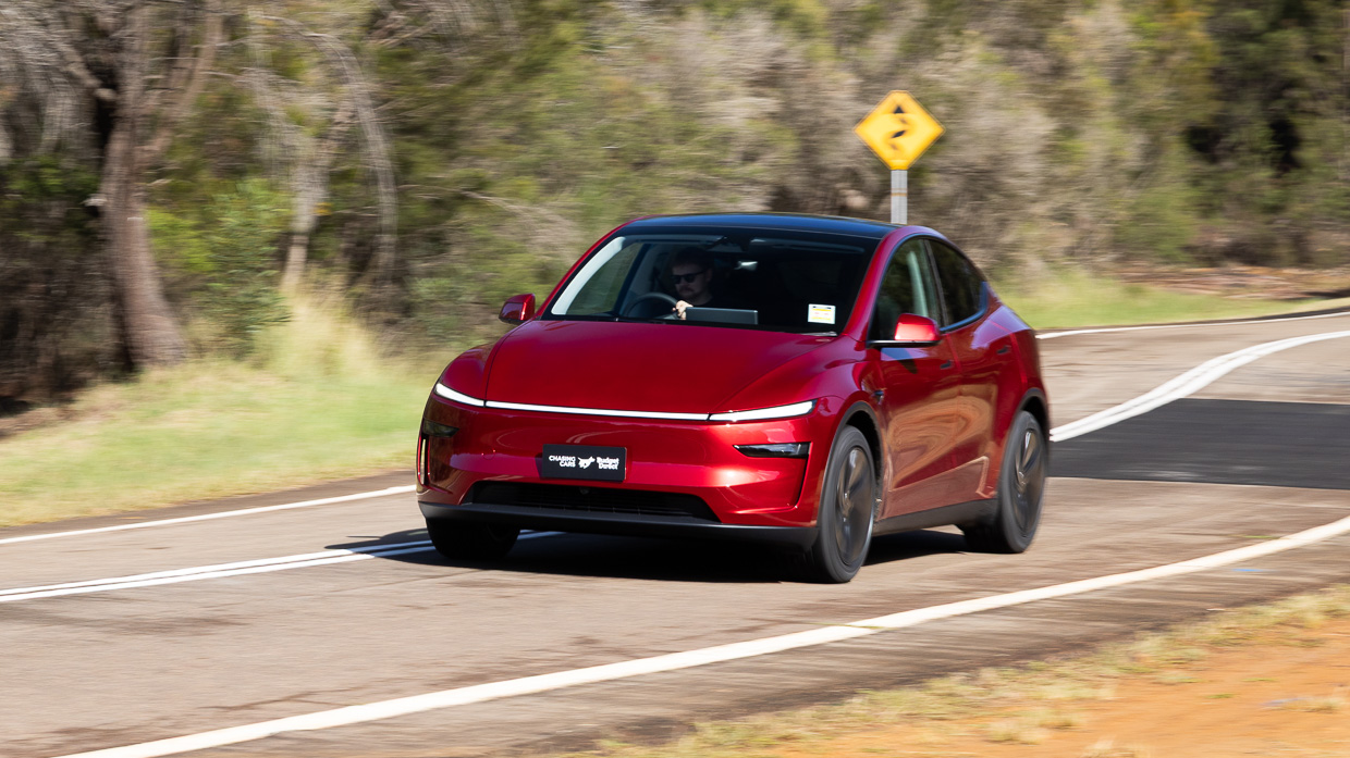 Tesla Model Y RWD 2025 driving 10