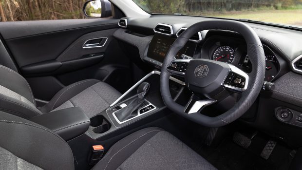 MG ZS Essence 2025 interior