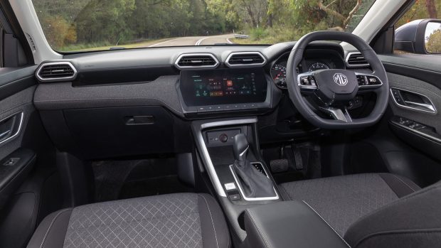 MG ZS Essence 2025 interior