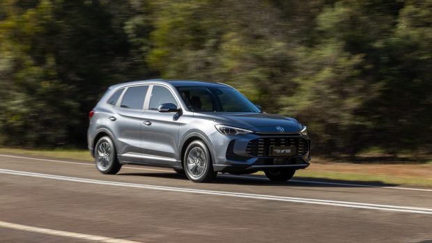 MG ZS Essence 2025 driving 3