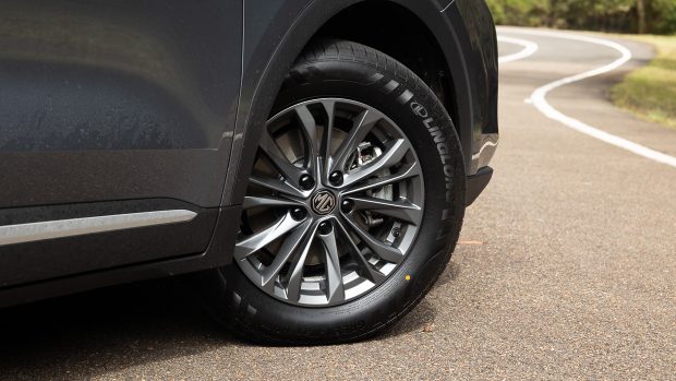 MG ZS Essence 2025 wheel