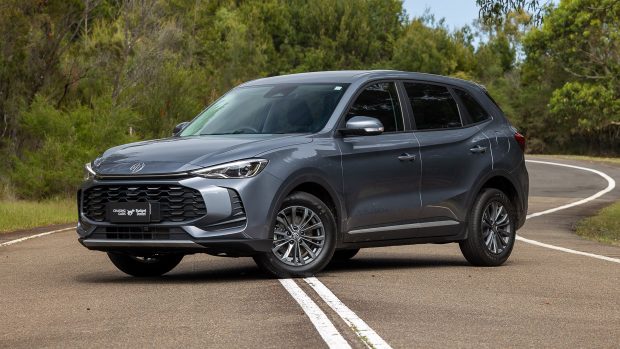 MG ZS Essence 2025 front 3/4 2