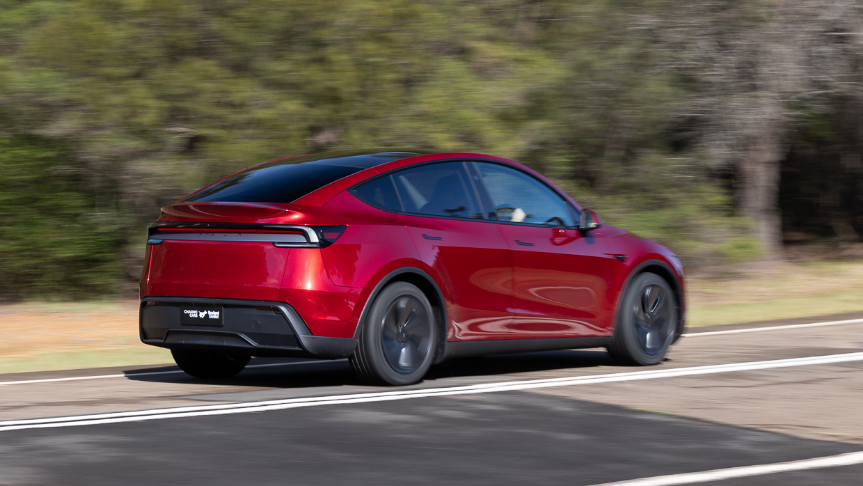 Tesla Mannequin Y RWD 2025 utilizing 9