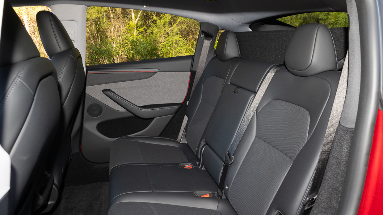 Tesla Model Y RWD 2025 interior back seat