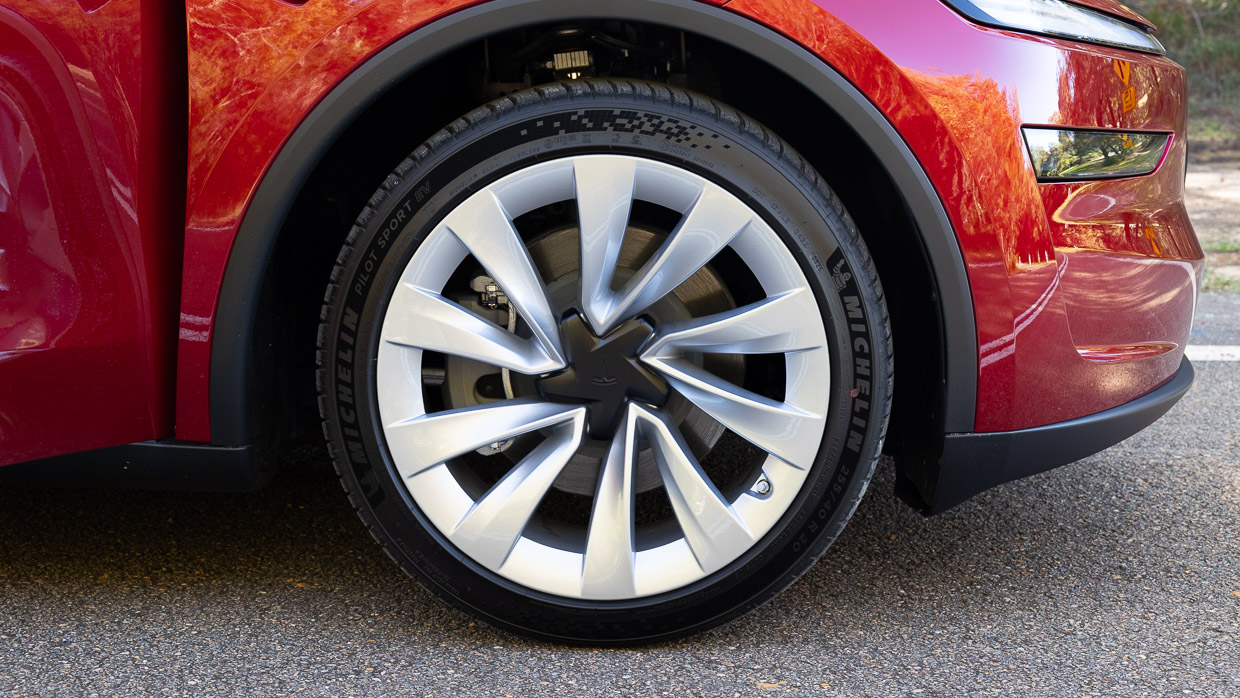Tesla Model Y RWD 2025 wheels