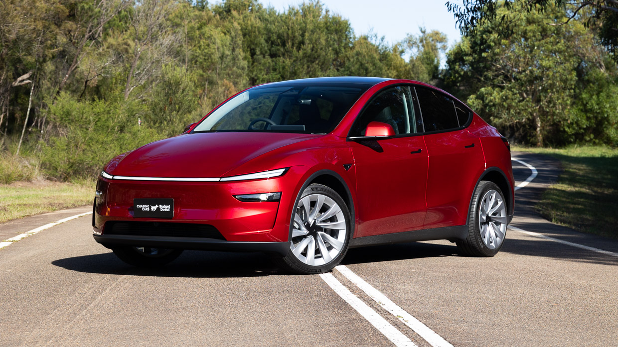 Tesla Model Y RWD 2025 front 3/4