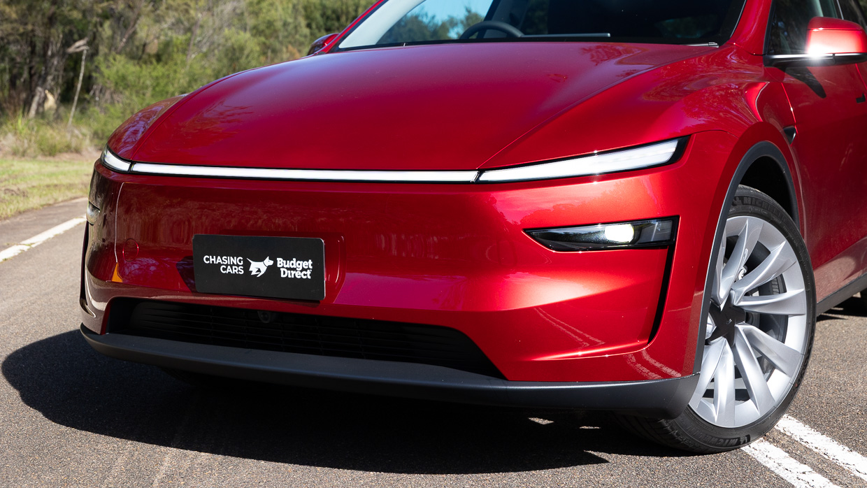 Tesla Model Y RWD 2025 front 3/4 3