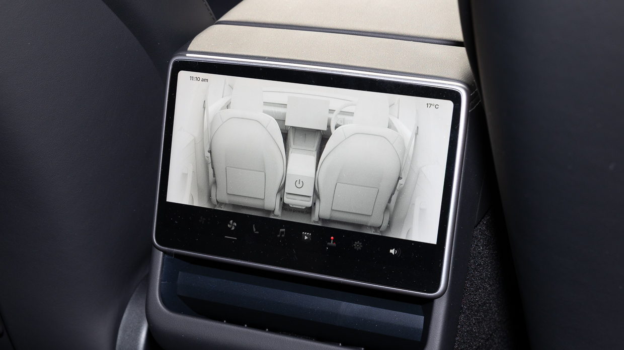 Tesla Model Y RWD 2025 rear screen 2