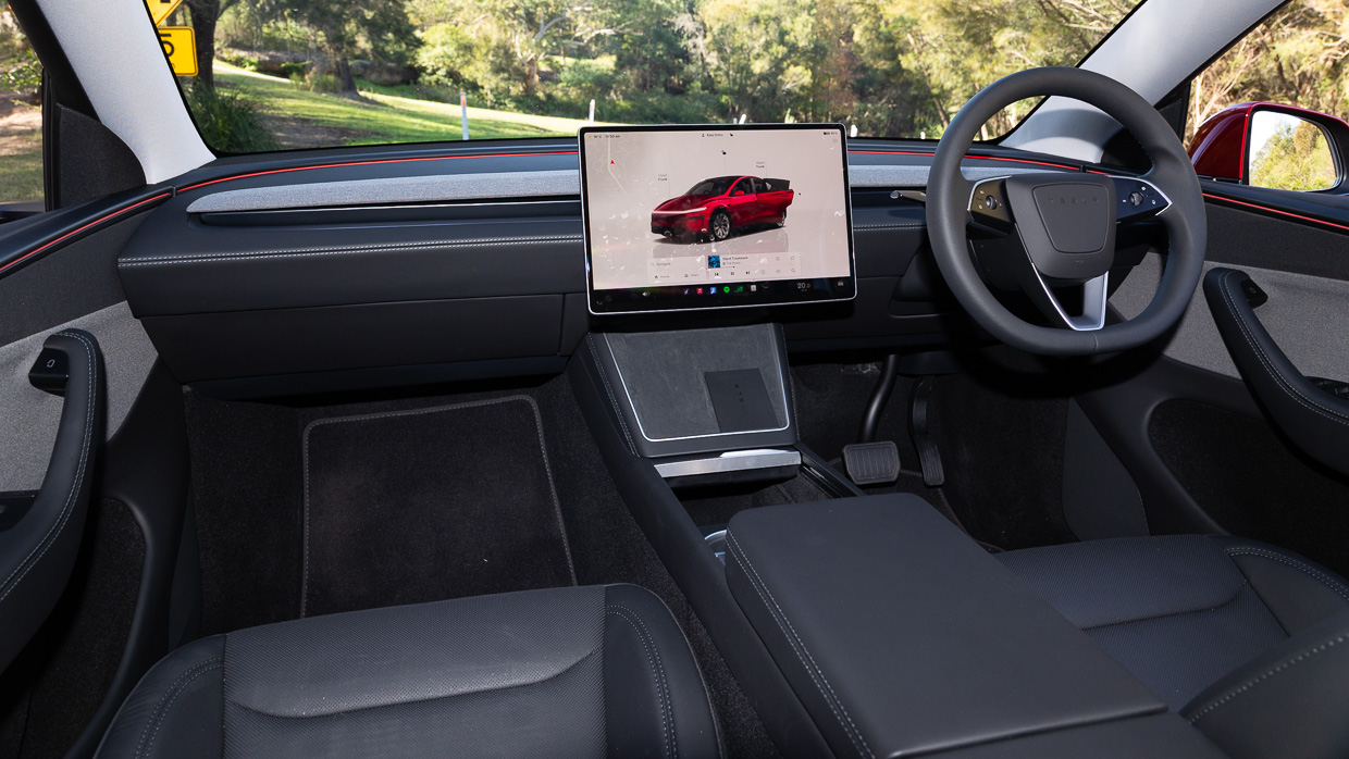 Tesla Model Y RWD 2025 interior 3