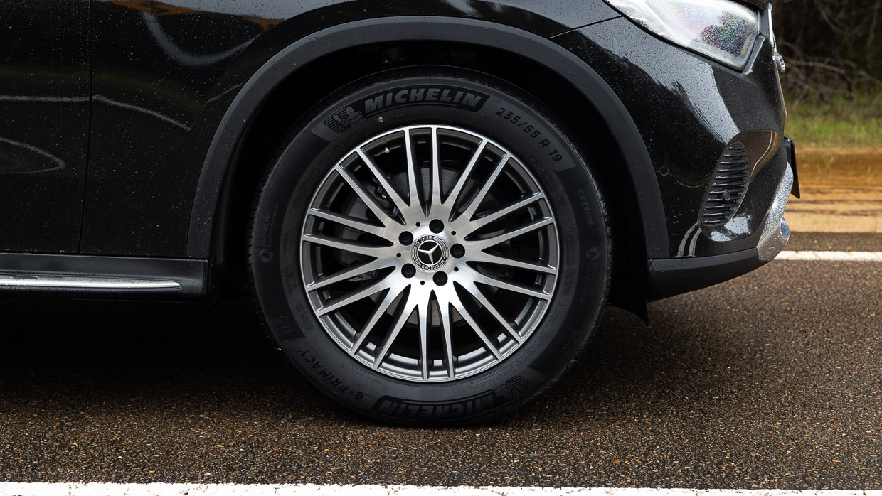 Mercedes-Benz GLC 200 2025 wheels