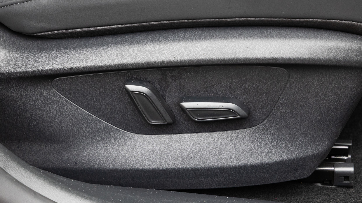 MG S5 Essence 2025 interior buttons