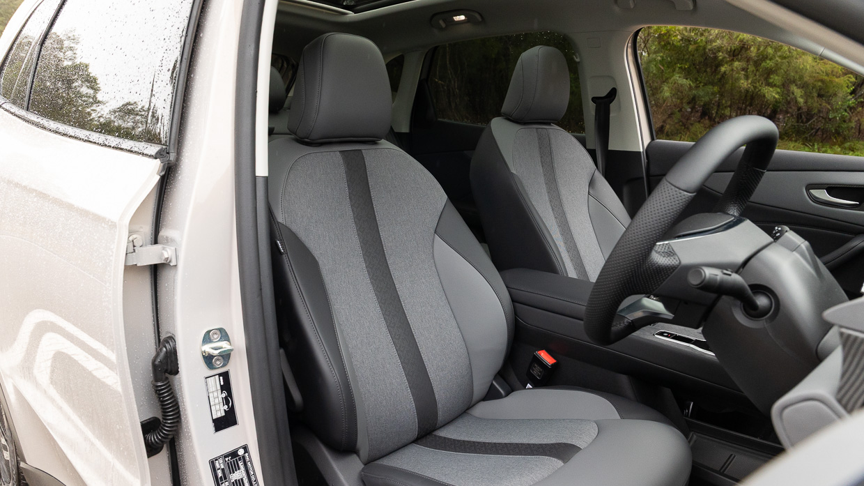 MG S5 Essence 2025 interior front seat