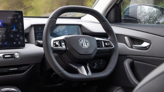 MG S5 Essence 2025 interior steering wheel