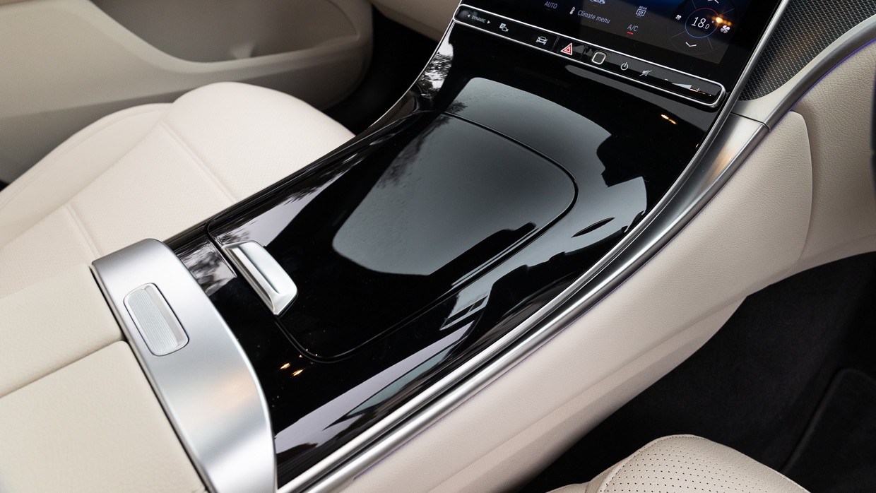 Mercedes-Benz GLC 200 2025 interior detail