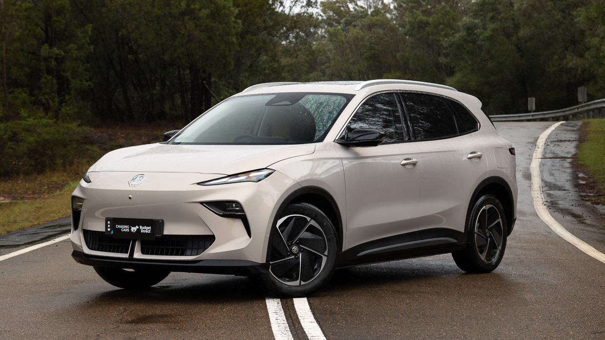 MG S5 Essence 2025 front 3/4 2