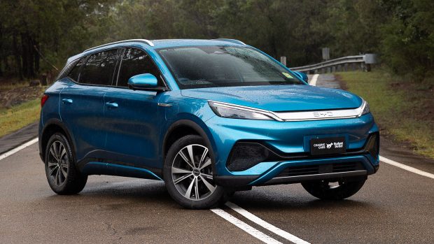 BYD Atto 3 Premium 2025 front 3/4 2