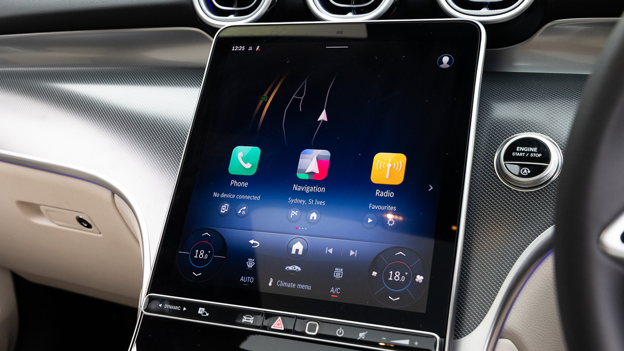 Mercedes-Benz GLC 200 2025 interior screen