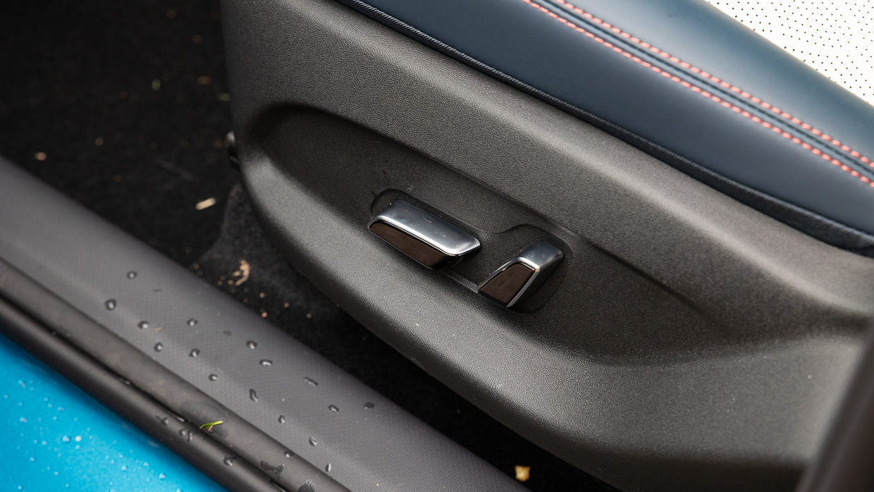 BYD Atto 3 Premium 2025 interior seat buttons