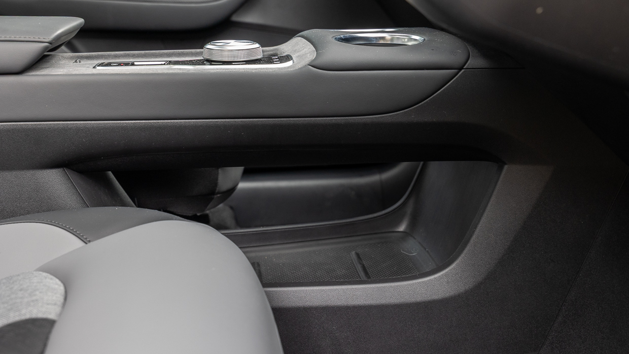 MG S5 Essence 2025 interior tunnel