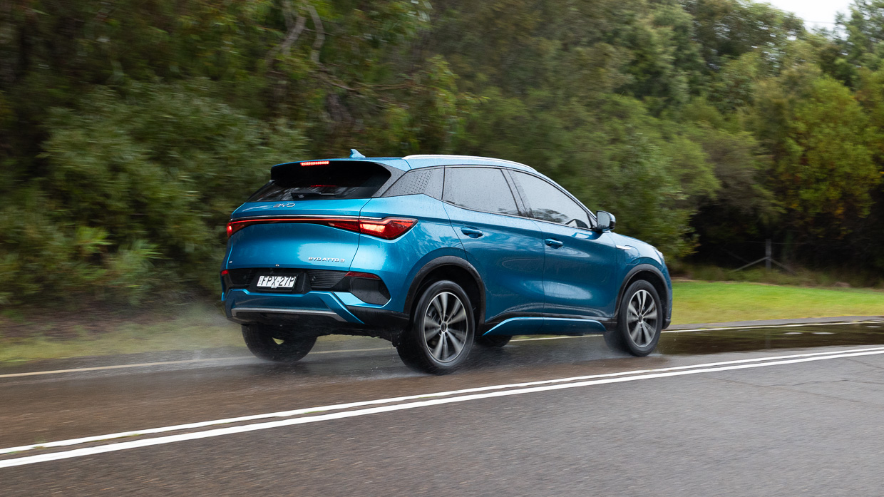 BYD Atto 3 Premium 2025 driving 5