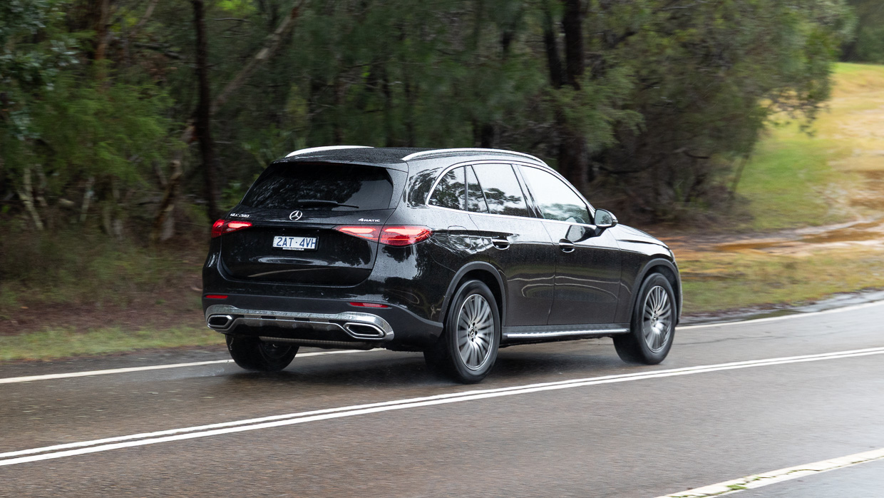 Mercedes-Benz GLC 200 2025 driving 9