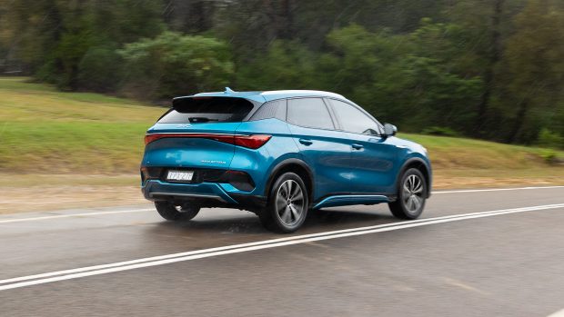 BYD Atto 3 Premium 2025 driving 15