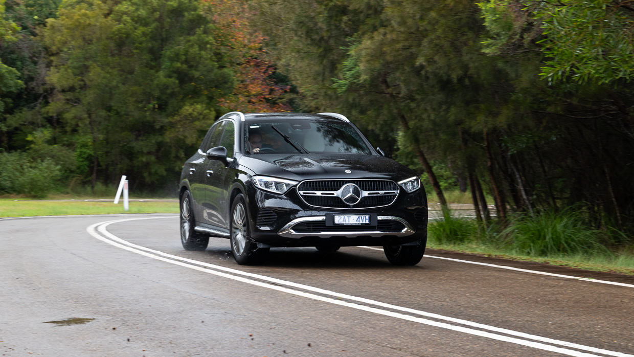 Mercedes-Benz GLC 200 2025 driving 19