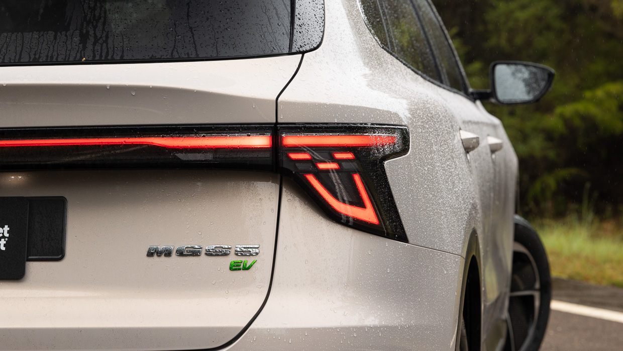 MG S5 Essence 2025 rear close