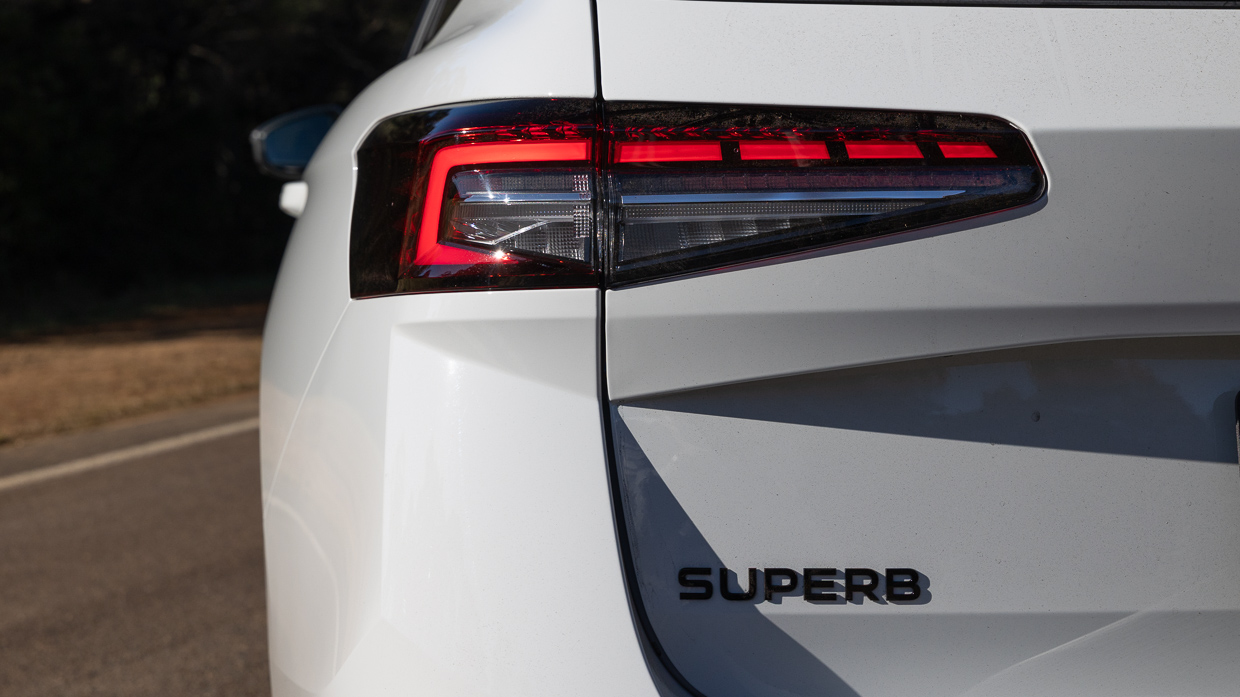 Skoda Superb Sportline 2025 badge