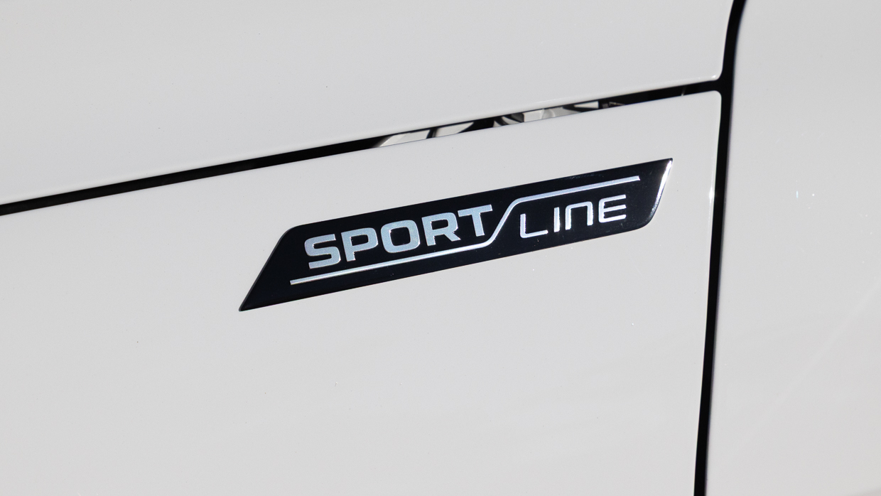 Skoda Superb Sportline 2025 badge 2