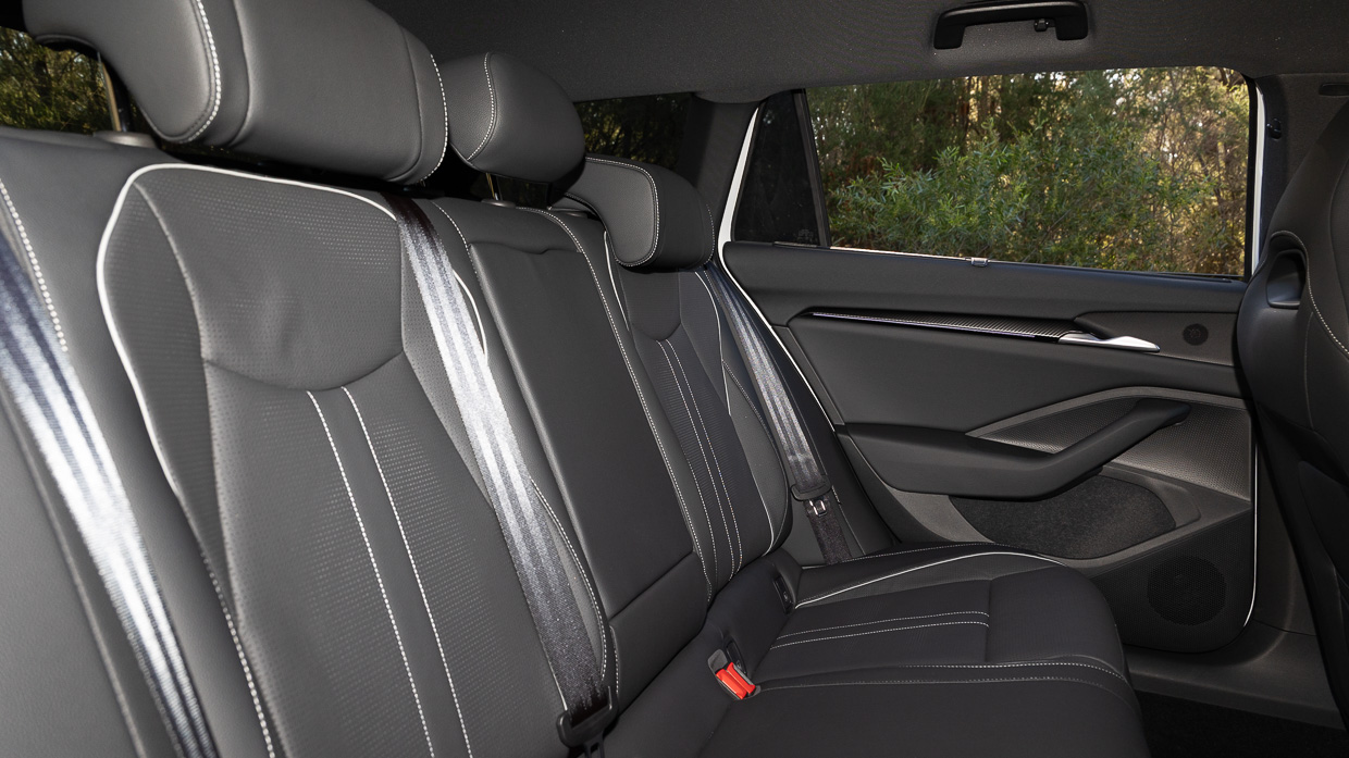 Skoda Superb Sportline 2025 interior back seats