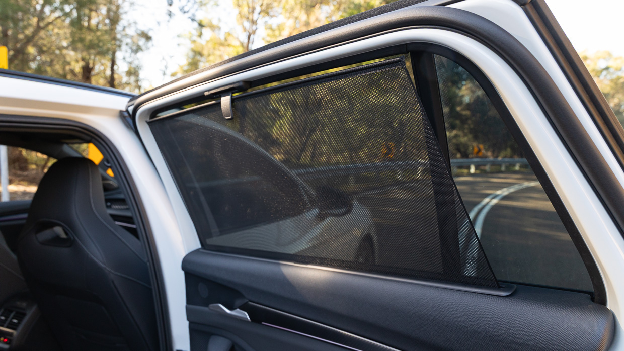 Skoda Superb Sportline 2025 interior window shades