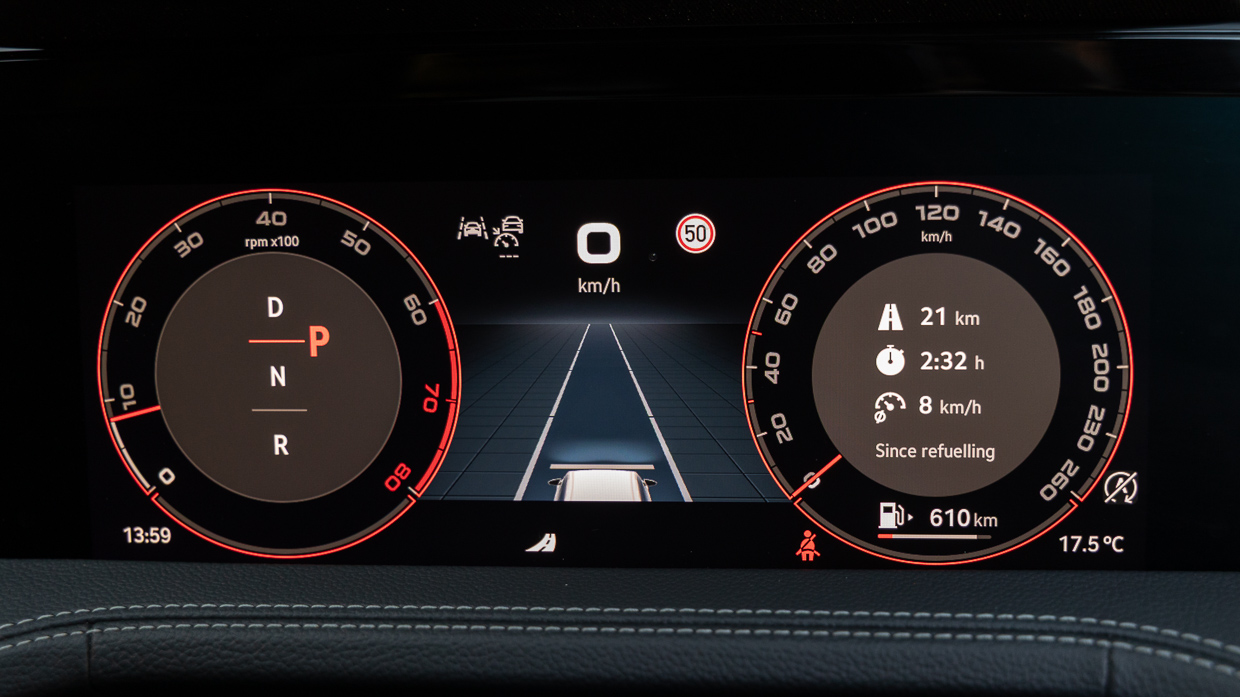 Skoda Superb Sportline 2025 interior screen
