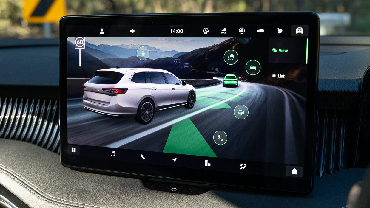 Skoda Superb Sportline 2025 interior screen 5