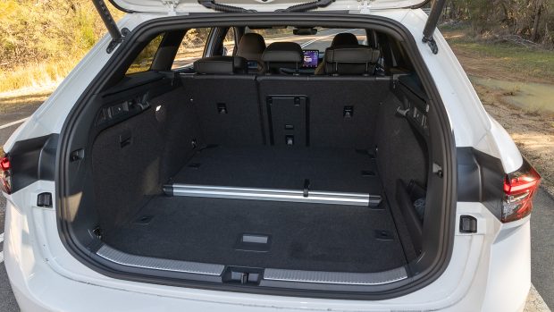 Skoda Superb Sportline 2025 interior boot