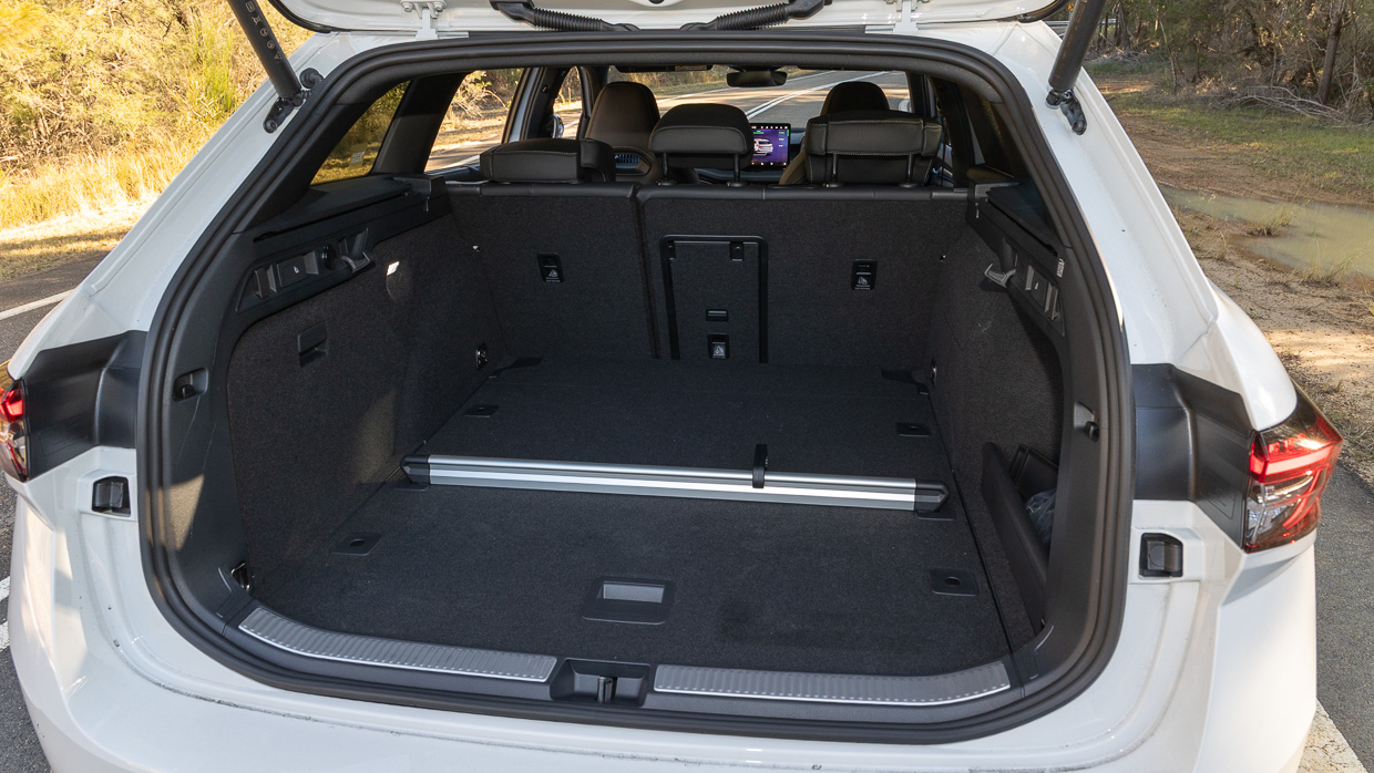 Skoda Superb Sportline 2025 interior boot