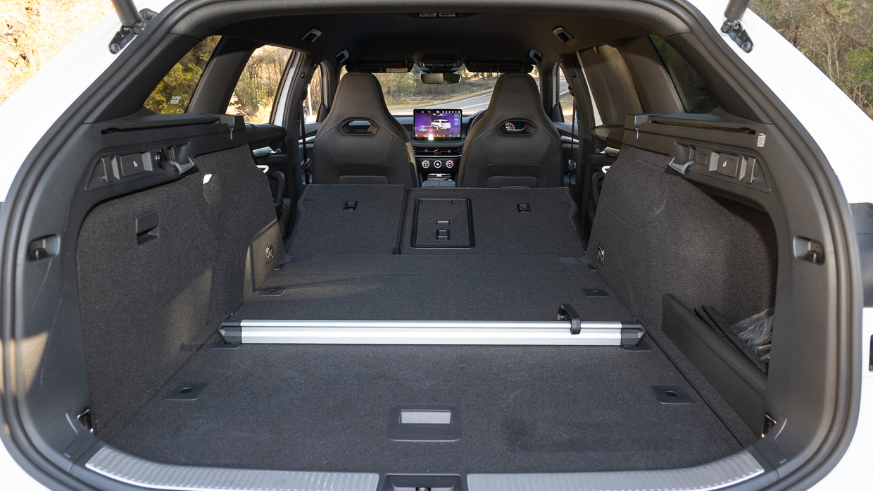 Skoda Superb Sportline 2025 interior boot 6