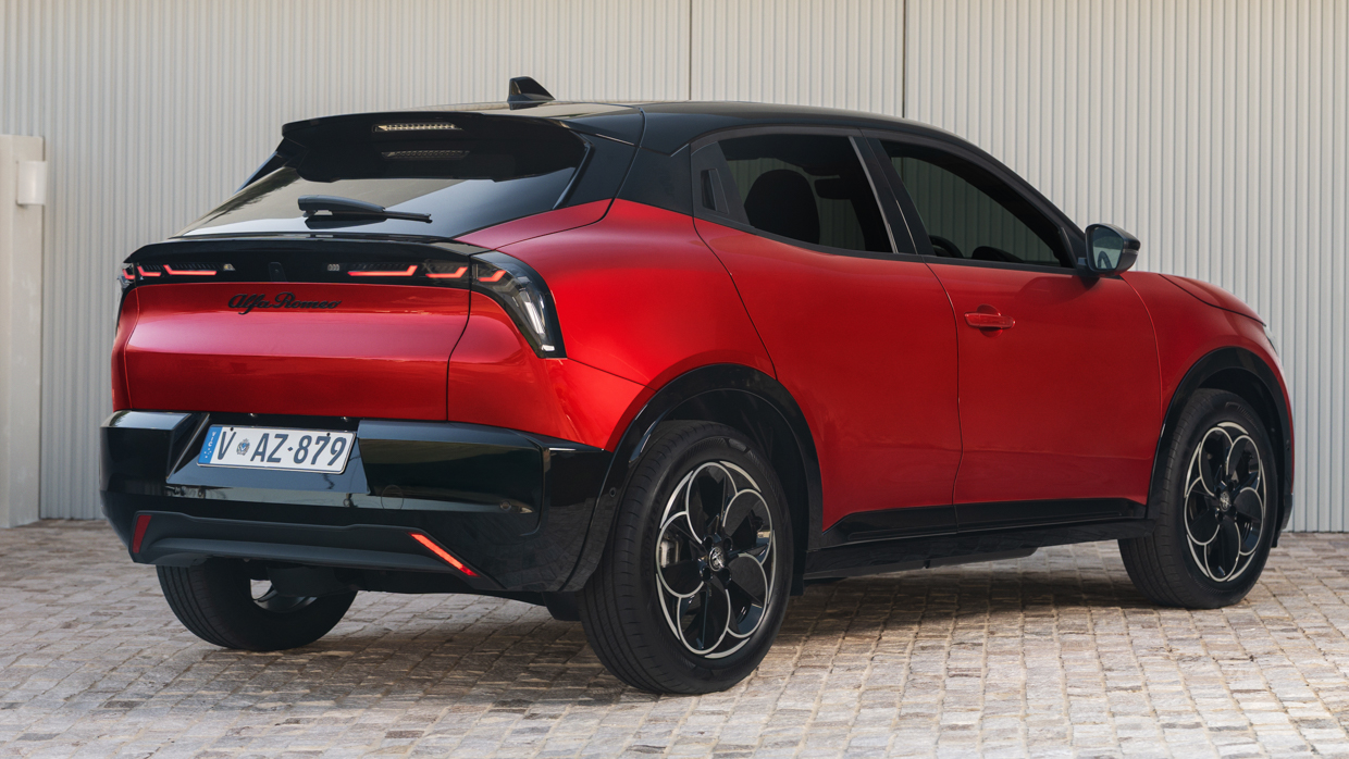 2025 Alfa Romeo Junior 1