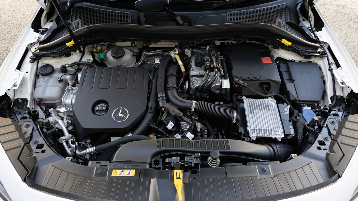 2025 Mercedes GLA PHEV 2