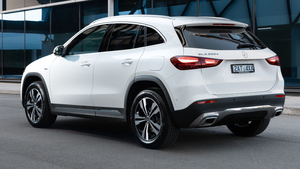 2025 Mercedes GLA PHEV 4