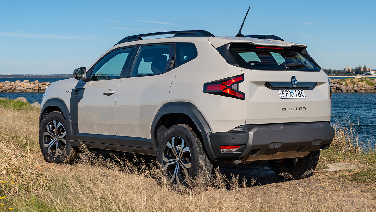 2025 Renault Duster rear 3 4
