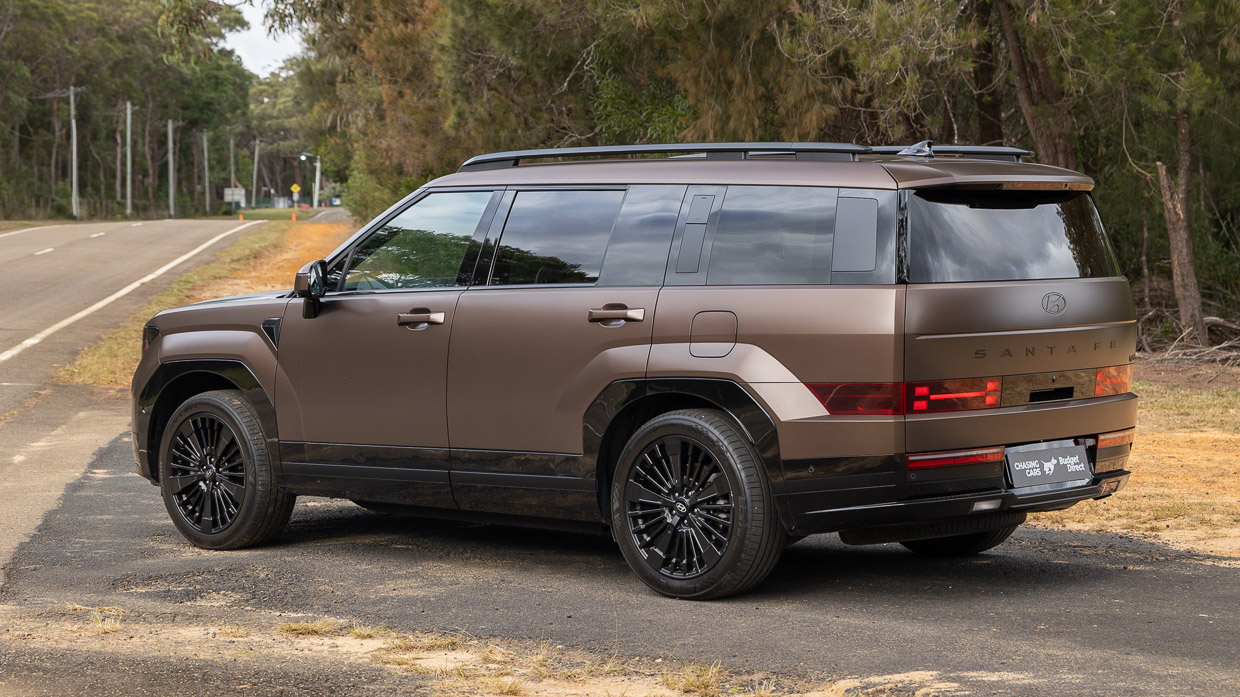 Hyundai Santa Fe hybrid Calligraphy 2025 side 2