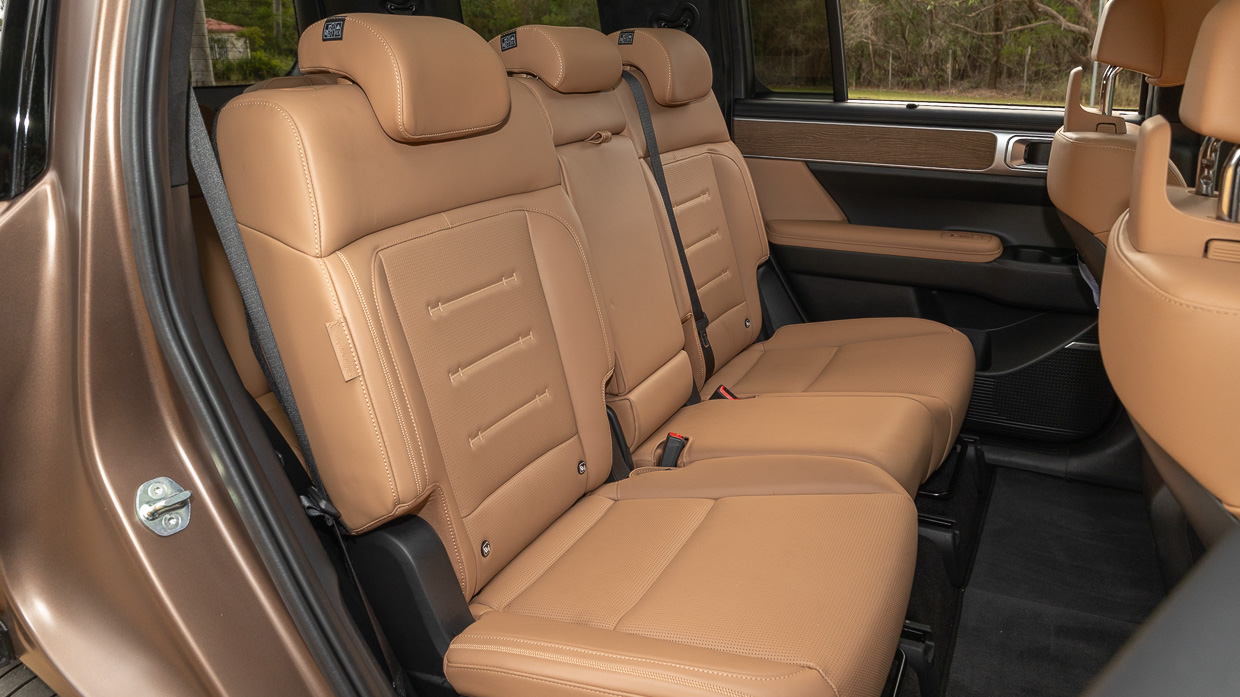 Hyundai Santa Fe hybrid Calligraphy 2025 interior middle row