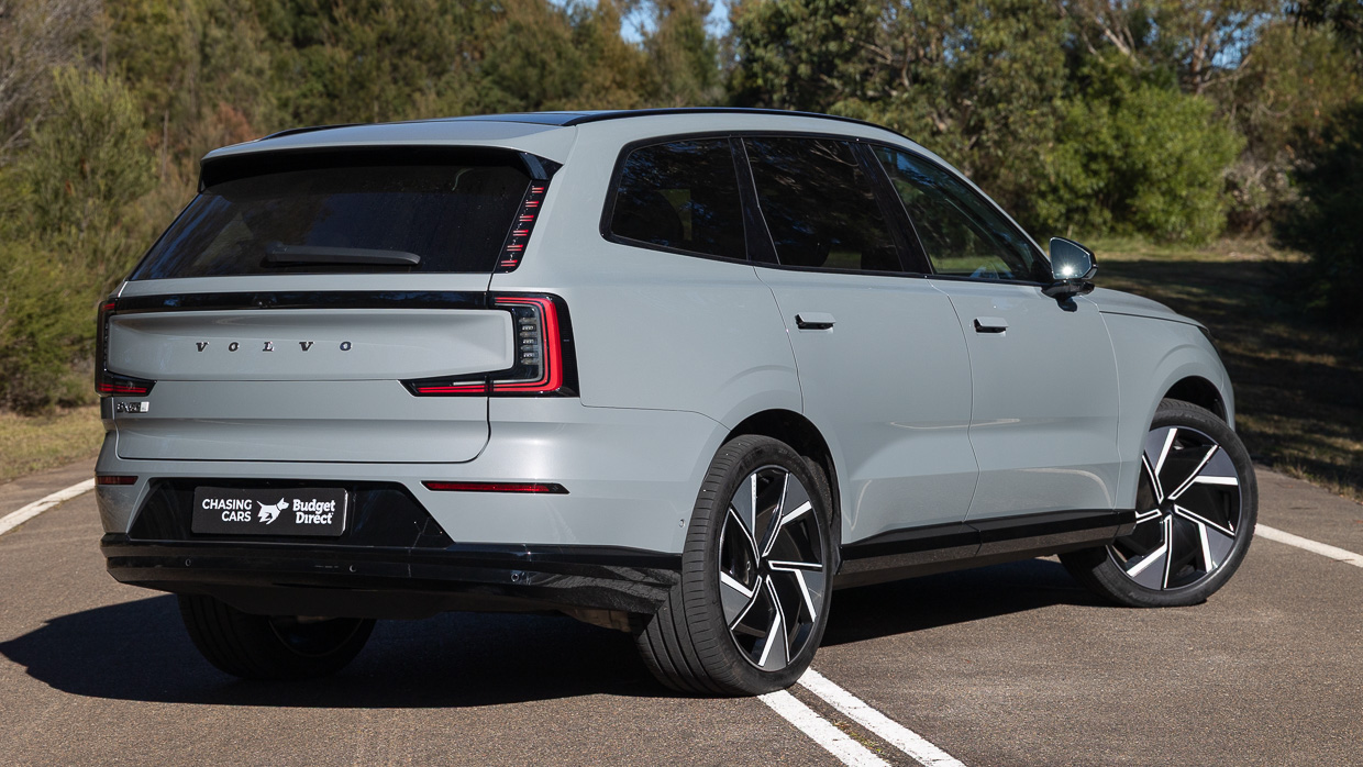 Volvo EX90 Ultra Performance 2025 rear 3/4
