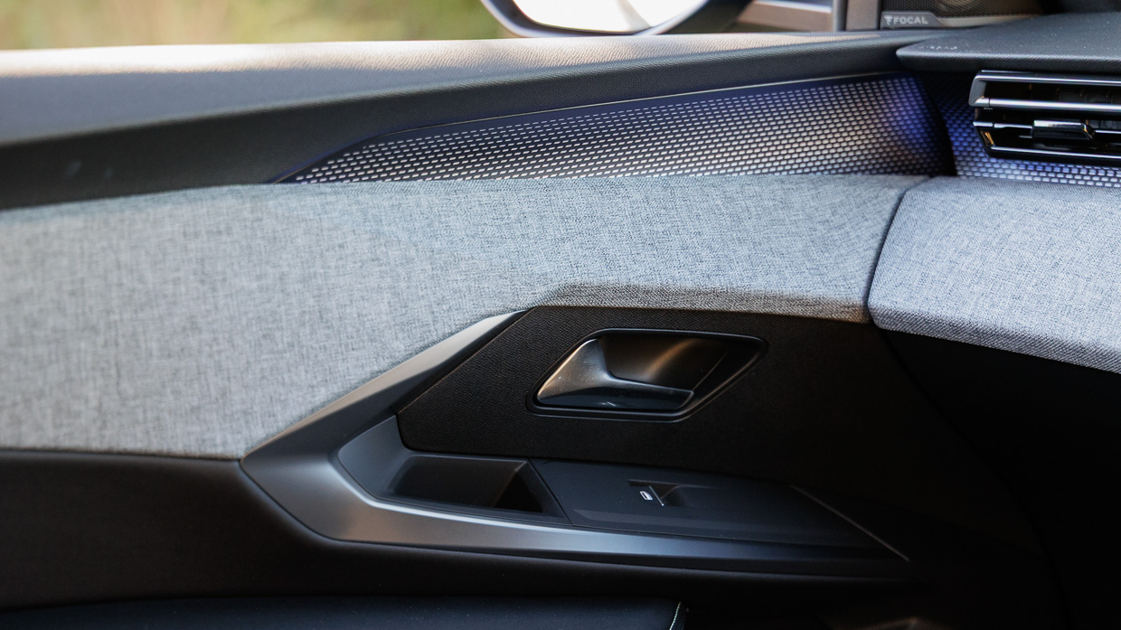 Peugeot 3008 GT Premium Hybrid 2025 interior trim