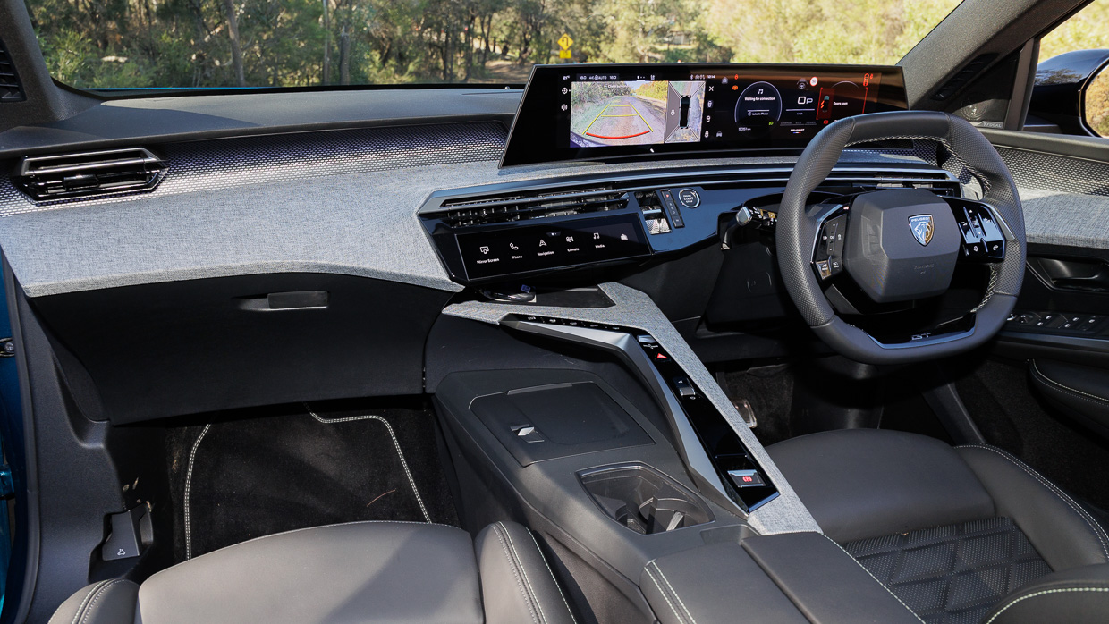 Peugeot 3008 GT Premium Hybrid 2025 interior 2