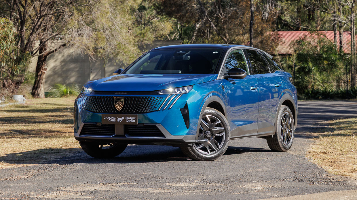 Peugeot 3008 GT Premium Hybrid 2025 front 3/4 2