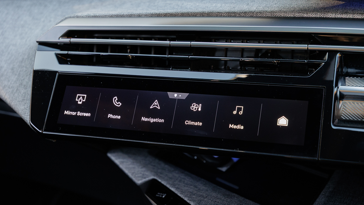 Peugeot 3008 GT Premium Hybrid 2025 screen