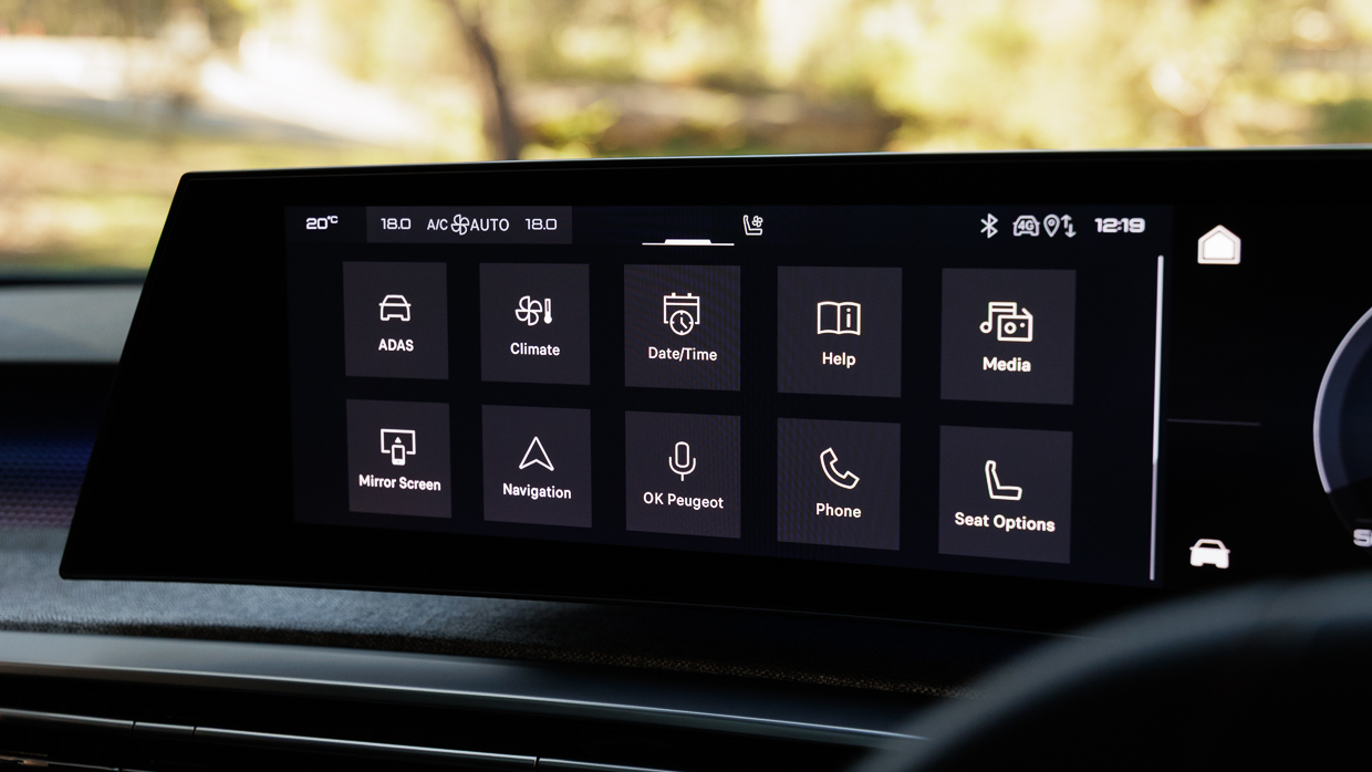 Peugeot 3008 GT Premium Hybrid 2025 screen 2